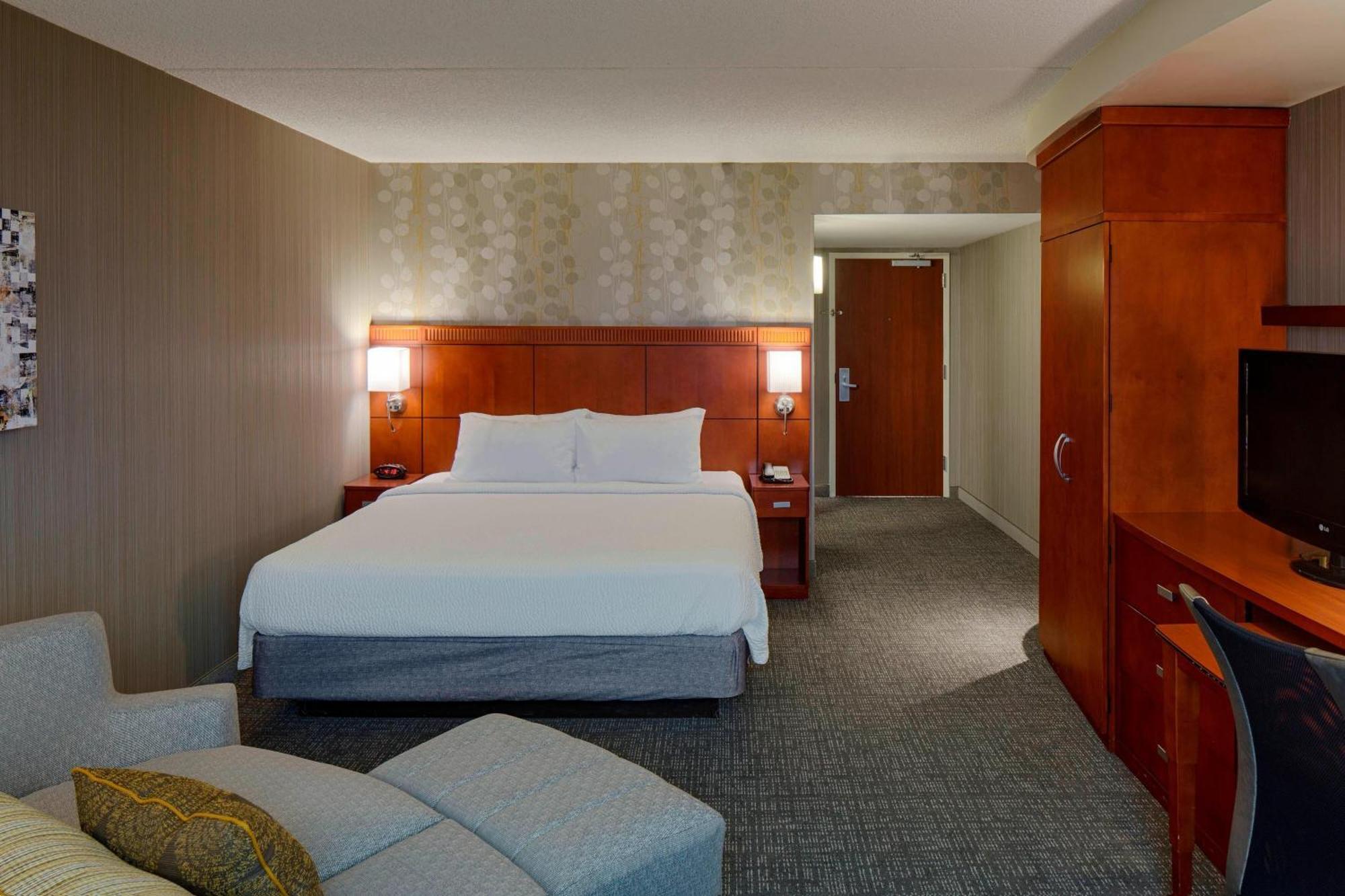 Courtyard By Marriott Columbus West/Hilliard Hotel Exterior foto