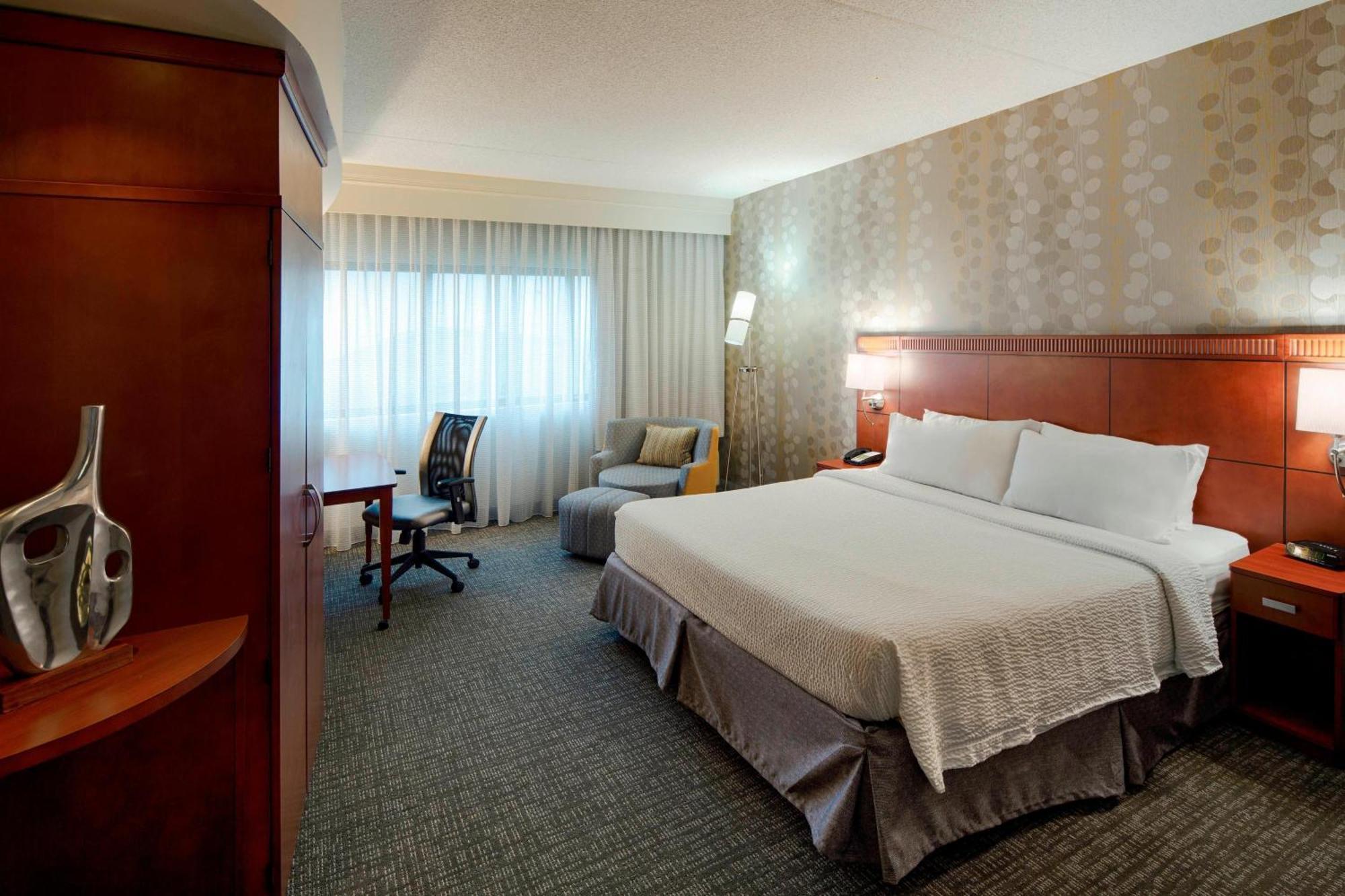 Courtyard By Marriott Columbus West/Hilliard Hotel Exterior foto